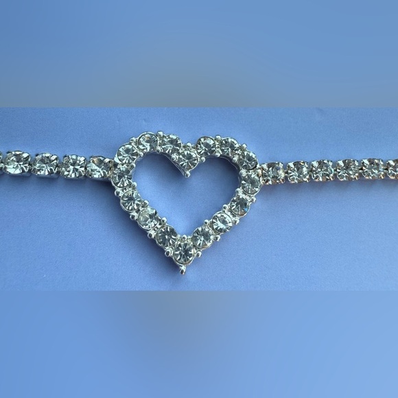 Claire’s Choker Necklace Silver-tone Faux Rhinestone Heart Pendant - Picture 5 of 8
